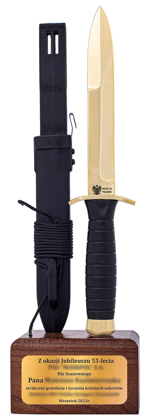 military-knives-noz-wz-98-lux-na-drewnianym-postumencie-okolicznosciowym-gold